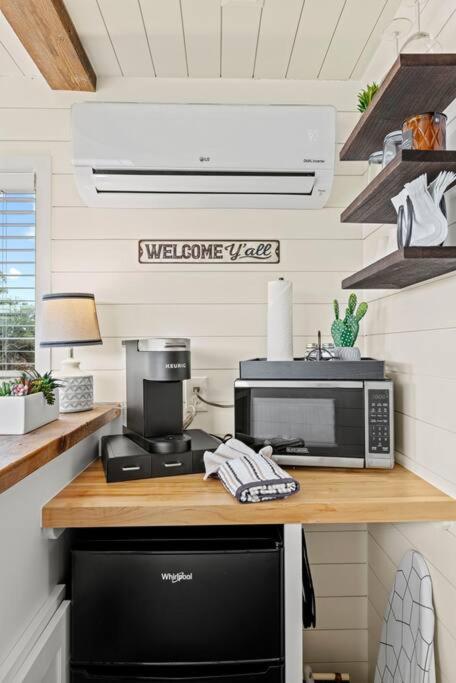 New The Perry Cozy Container Home 프레드릭스버그 외부 사진