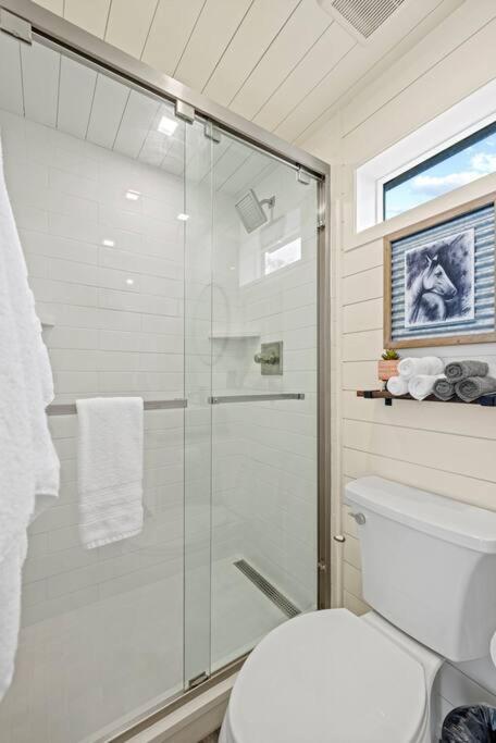 New The Perry Cozy Container Home 프레드릭스버그 외부 사진