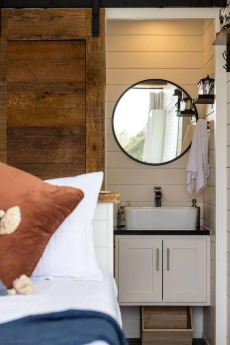 New The Perry Cozy Container Home 프레드릭스버그 외부 사진